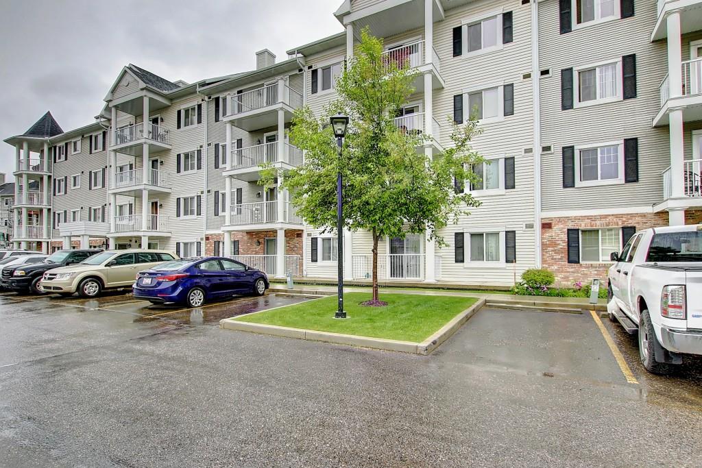 31 Country Village Manor NE #4404